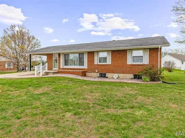 18 Summit Dr, Farmington, MO 63640