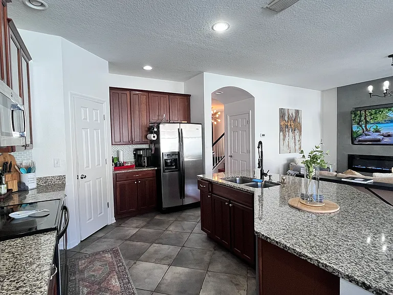 Gentilly Ln — Photo 20