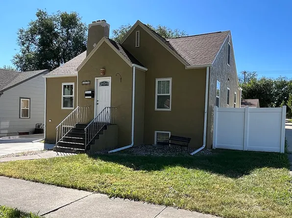 1030 N 9th St, Bismarck, ND 58501