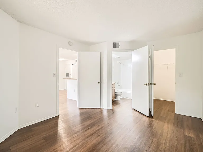 Golden Oaks — Photo 12