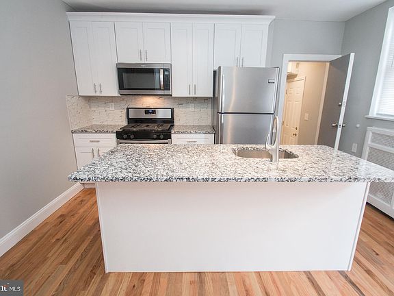 3rd image of 1229 W Porter St #1