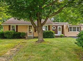 12 Oak Ter, Bellingham, MA 02019