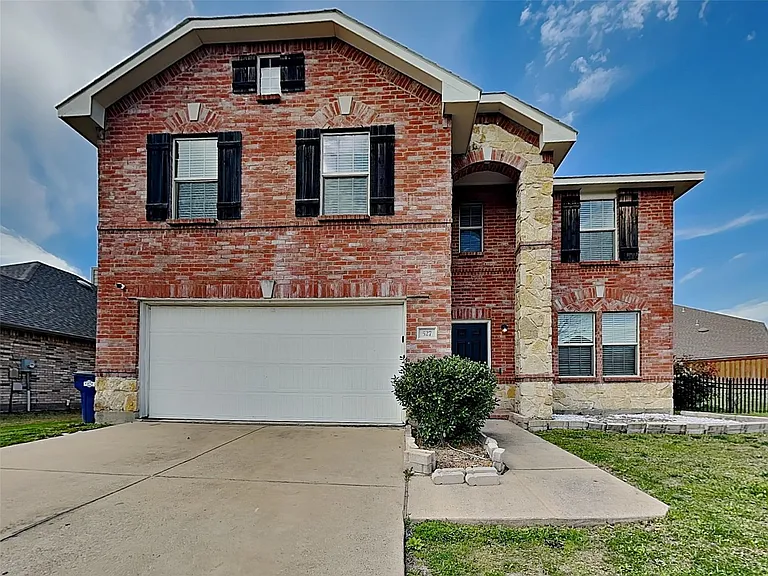 527 Laurel Ln — Photo 1