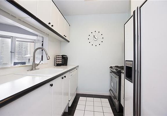 3rd image of 150-156 W 56th St APT 3710