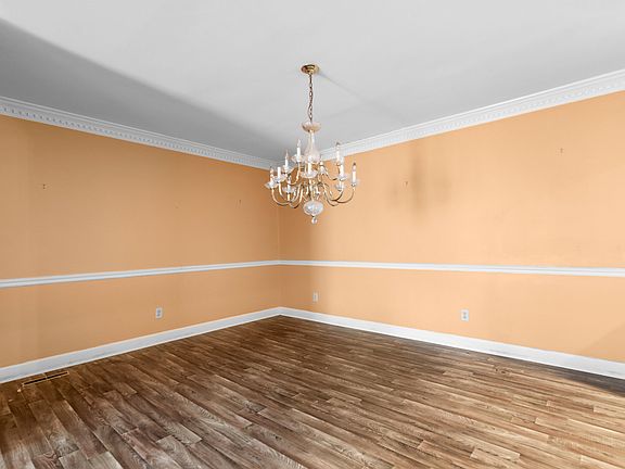 5th image of 124 Racquet Ln