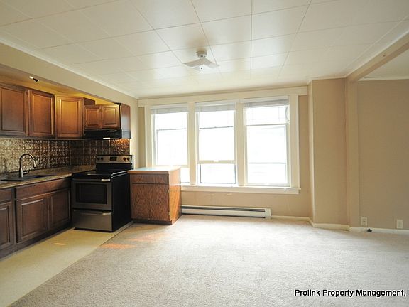 1st Fl - Kitchen/Dining Area