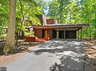 11609 Sourwood Ln, Reston, VA 20191