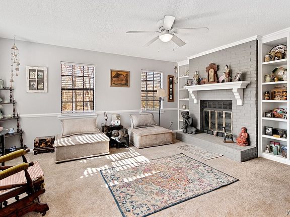 3rd image of 4704 Oak Hill Dr