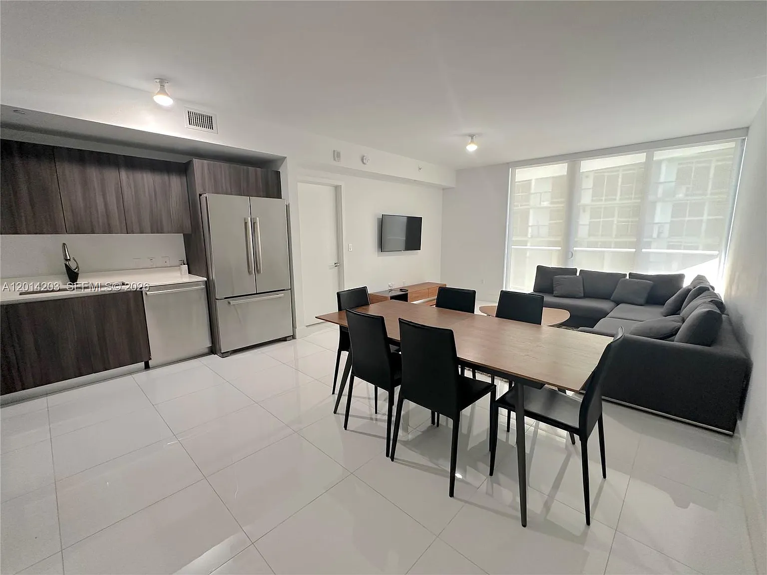 Aria On The Bay Condo — Photo 2