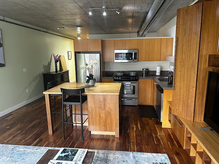 1926 W Burnside St #306 — Photo 5