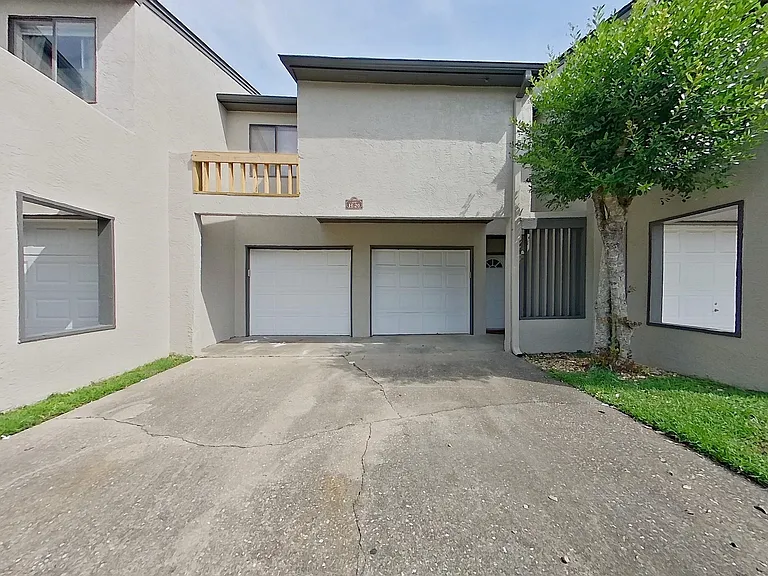 1345 Airport Dr #H20 — Photo 1