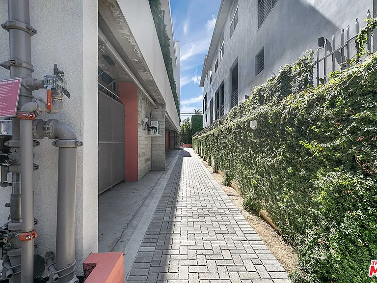 747 Lillian Way #7 — Photo 22