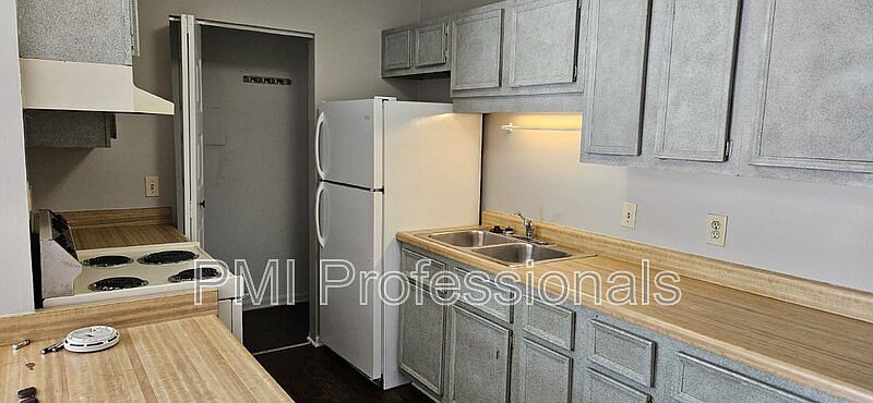 2nd image of 215 N Baird Ln APT 1