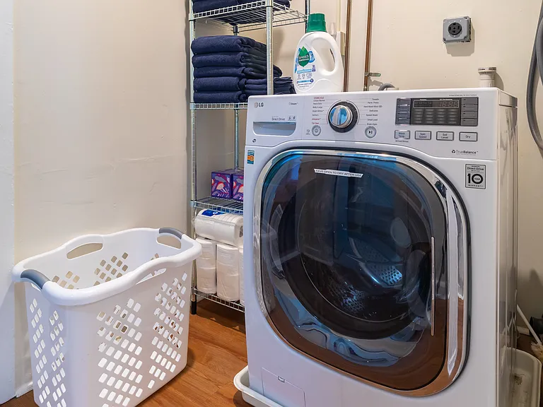 Washer-and-dyrer in one located in the apartment, free for your use