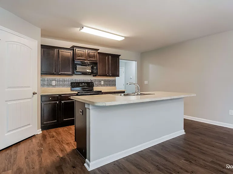 193 Addison Dr — Photo 3