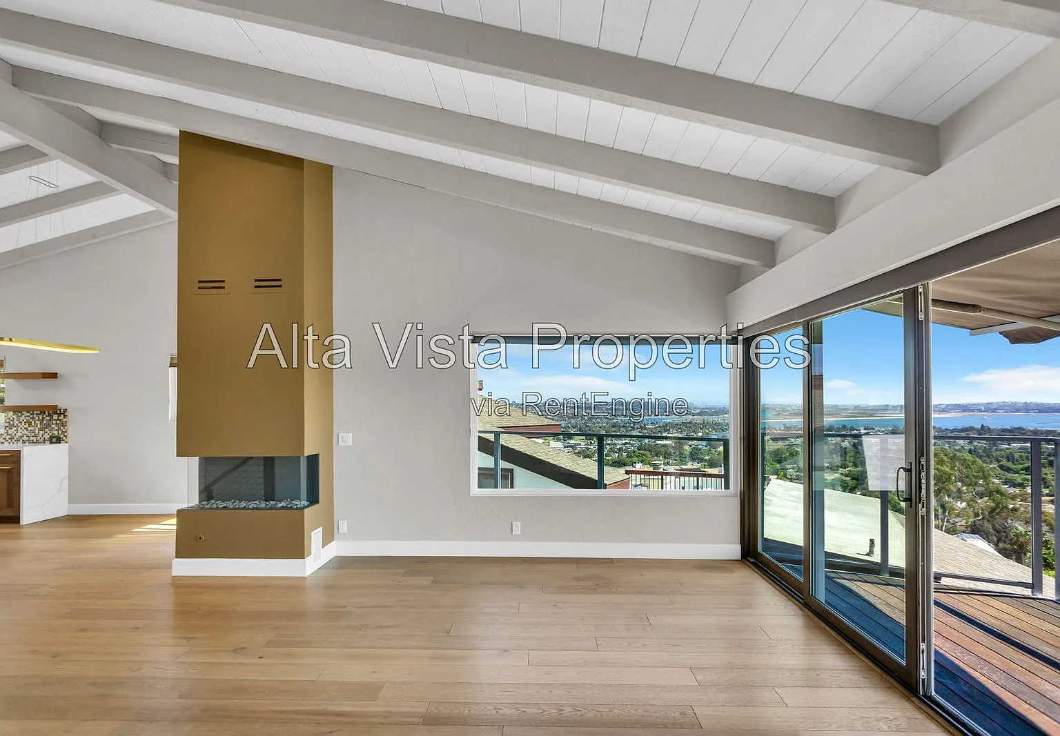 3 bed, 4.0 bath, 2977 sqft, $9,995 — Photo 4