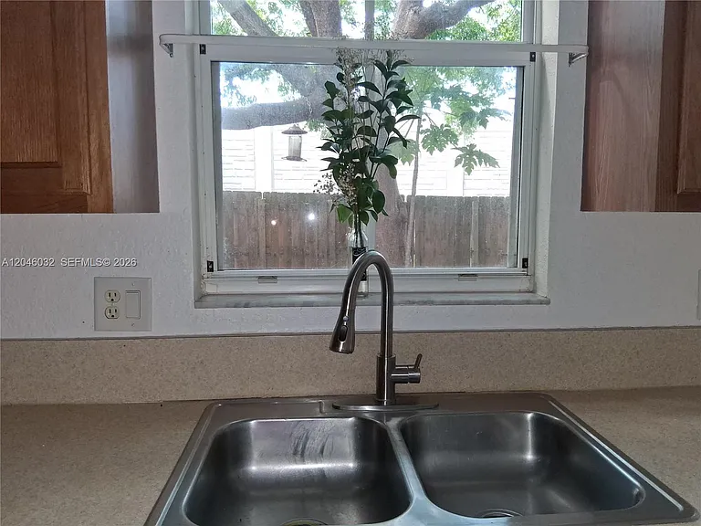 1044 NE 30th Ave — Photo 7