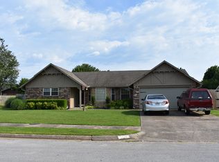 1732 Ridgeview Dr, Springdale, AR 72762