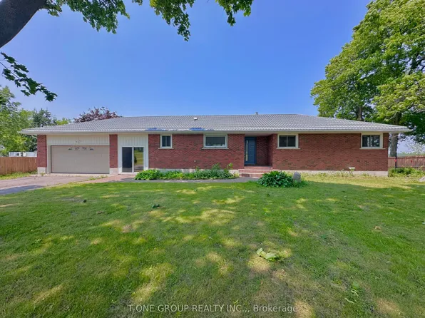 1724 County Road 3 Rd, Prince Edward County, ON K0K 1L0