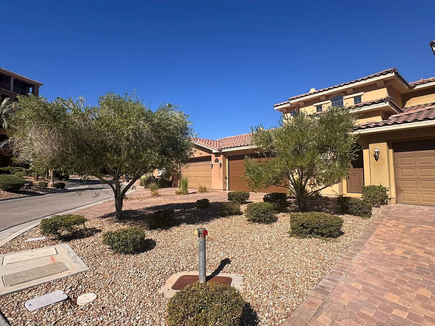 Luxury 2-Bedroom Retreat in Prestigious Guard-Gated SouthShore at Lake Las Vegas! — Photo 4