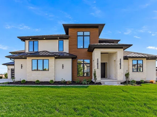 17325 Larsen St, Overland Park, KS 66221