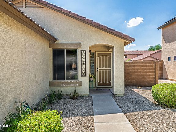 5th image of 947 N MARIA Lane