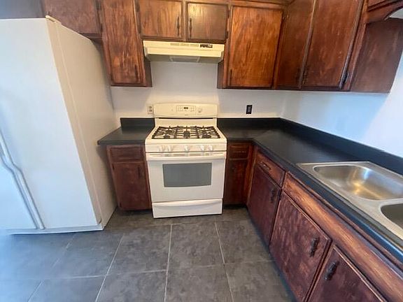5th image of 1021 Peach Ct SE