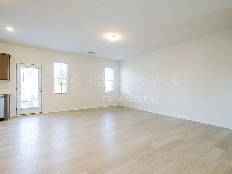 131 Shelter Ln E — Photo 5