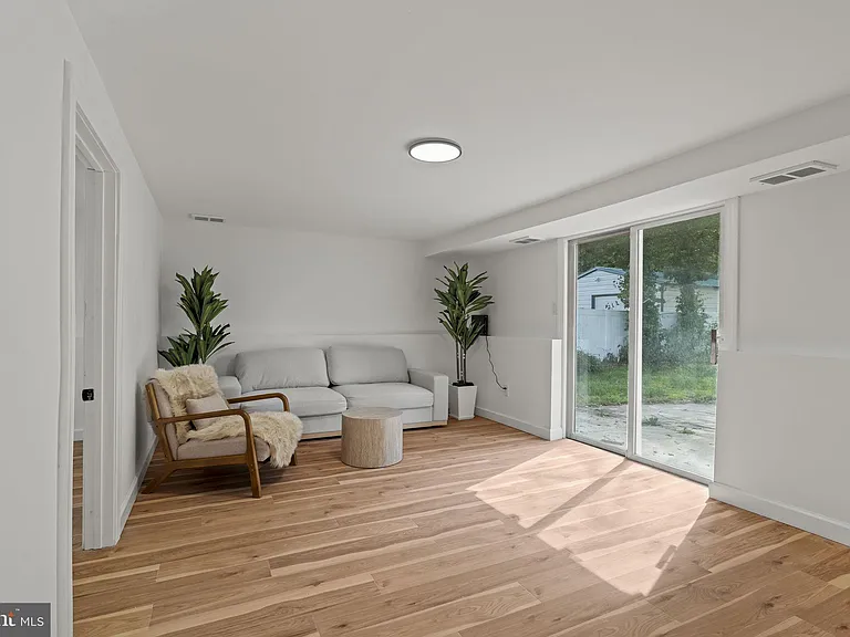 901 Russo Dr — Photo 24