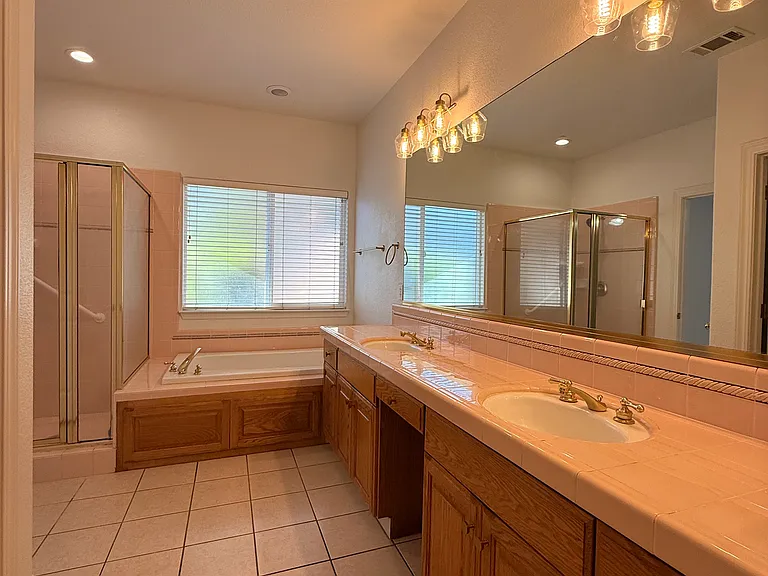 1270 Heidelberg Way #1 — Photo 12