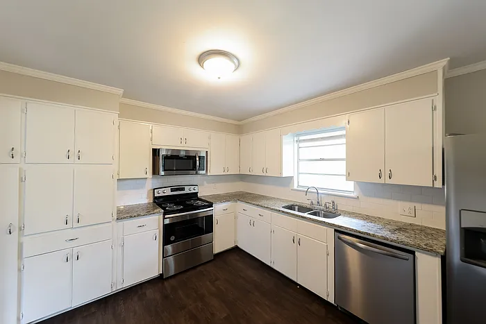 704 Alice St — Photo 4