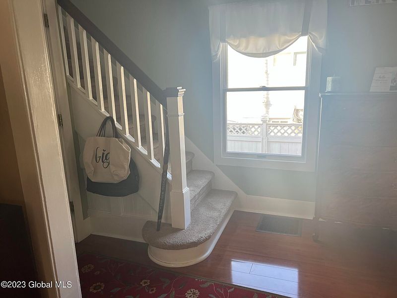 5th image of 19 Lawton Avenue