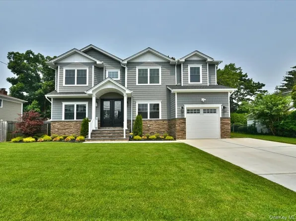 124 North Dr, Massapequa, NY 11758
