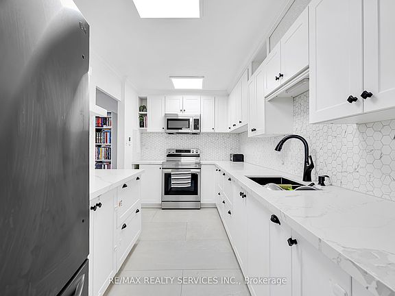 2nd image of 180 Markham Rd #1701