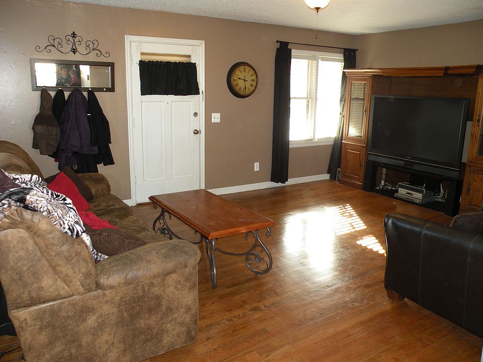 Wood Floors, large living area, 63 inch TV stays with great offer...