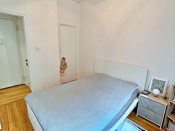 5th image of 70 W 71st St APT 2C