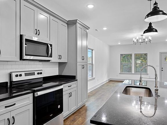 5th image of 62 Campbell St