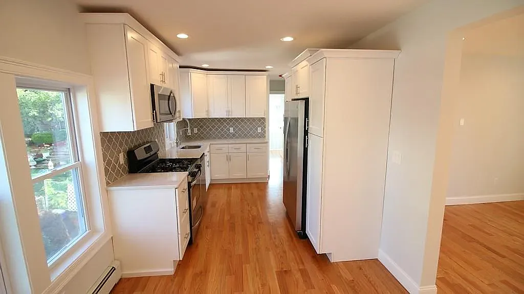 3 bed, 1100 sqft, $3,500 — Photo 2