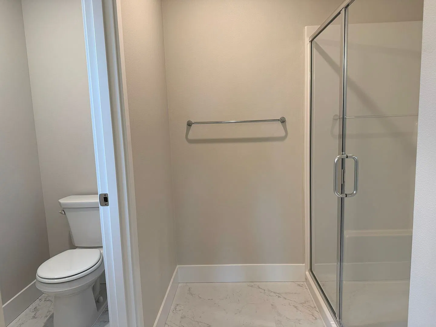 Beautiful Three Bedroom New Construction Home For Rent — Photo 3
