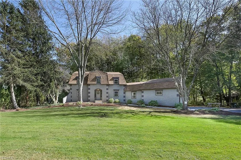 335 Retreat Dr photo 1