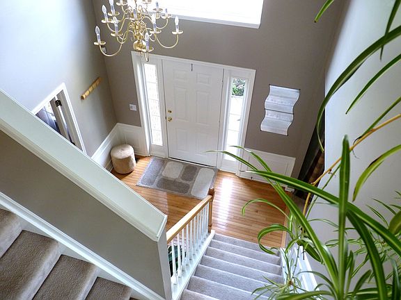 2nd image of 9136 Oakview Ct