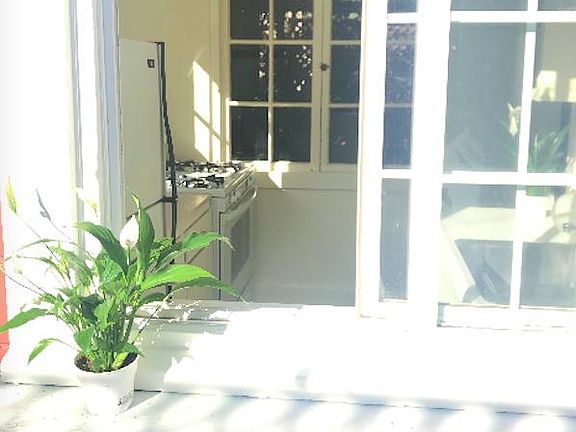 4th image of 410 Greenfield Ave