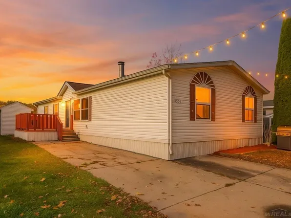 1332 Aspen St, Columbus, MI 48063