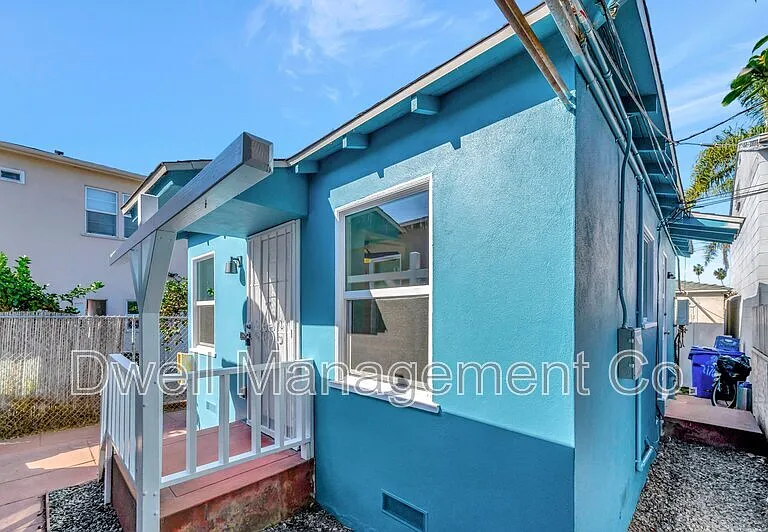 2176 Bacon St — Photo 2