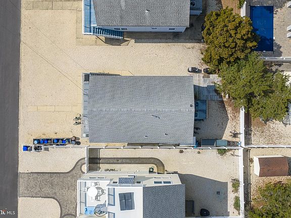 5th image of 109 E 28th St