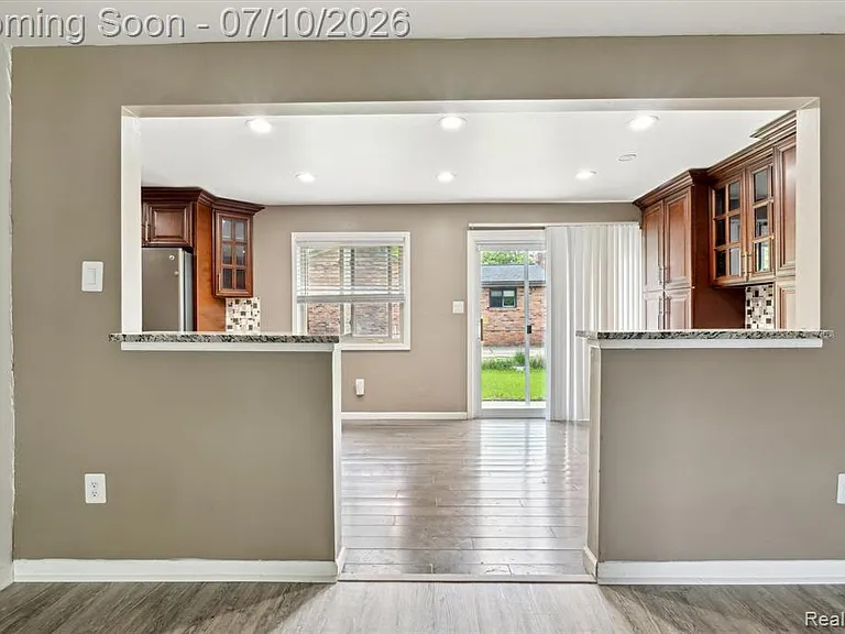 500 Trombley Dr — Photo 9
