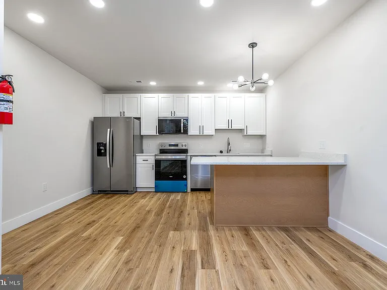 151 N York St #C — Photo 4