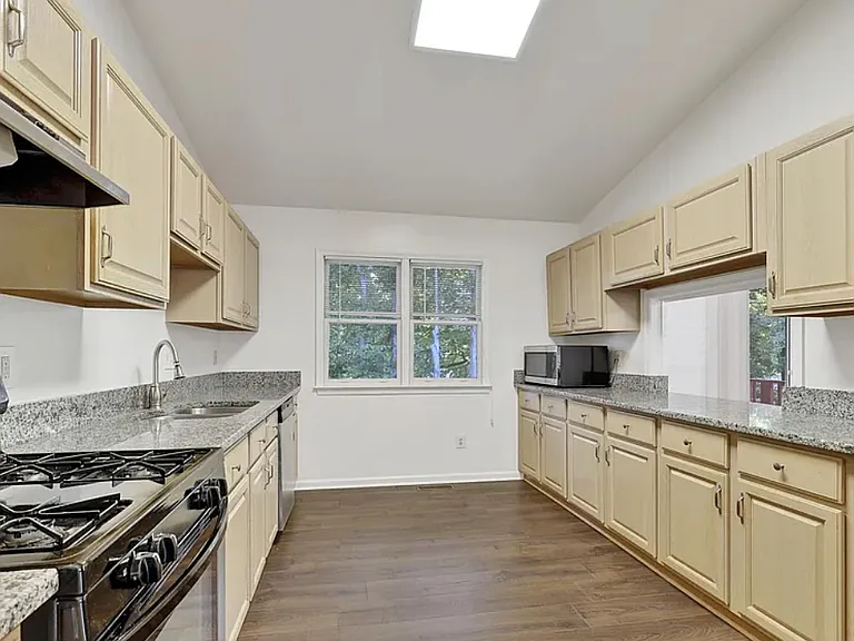 3315 Albion Ct — Photo 9