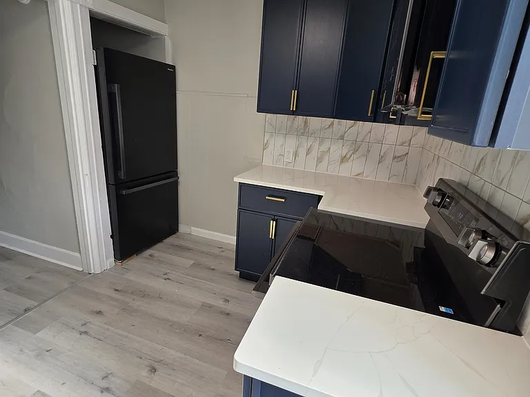 465 Montclair Ave #3 — Photo 2