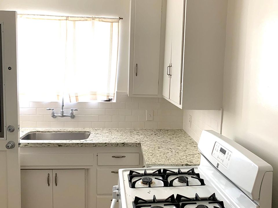 1st image of 211 San Vicente Blvd #18